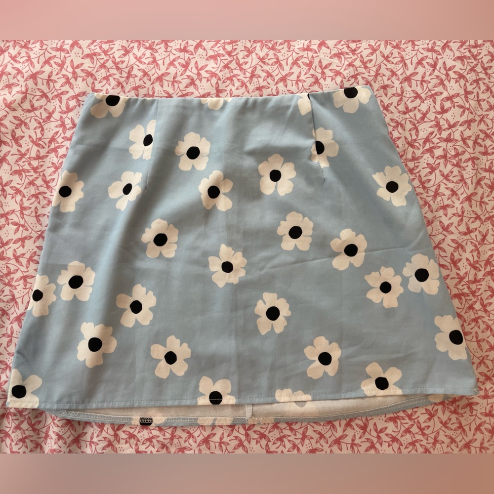 Mini floral skirt
